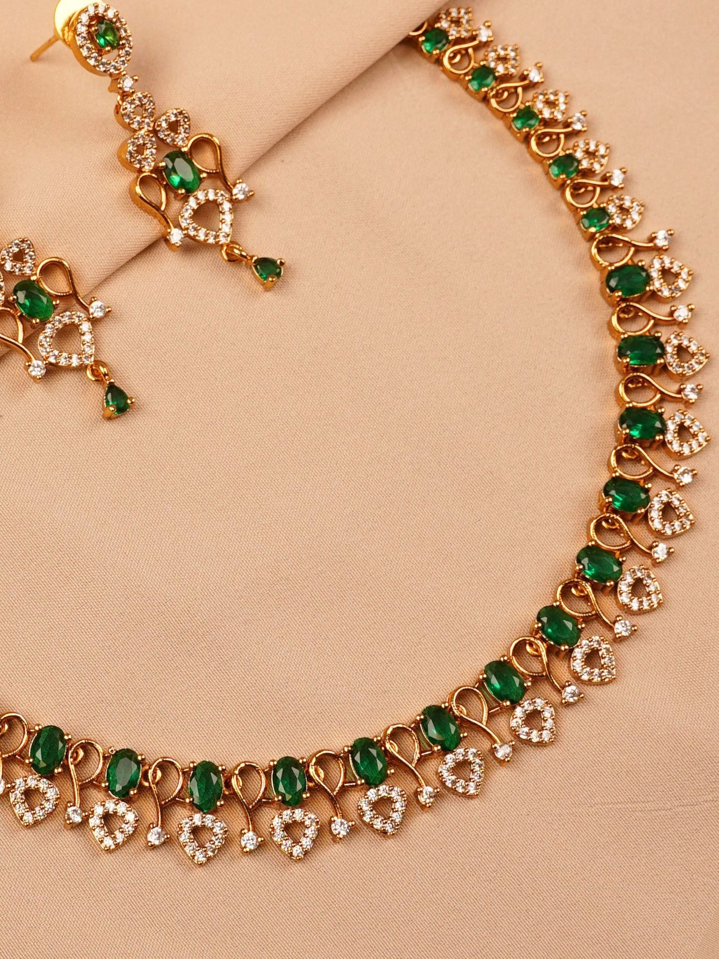 Emerald Heartlink Necklace Set