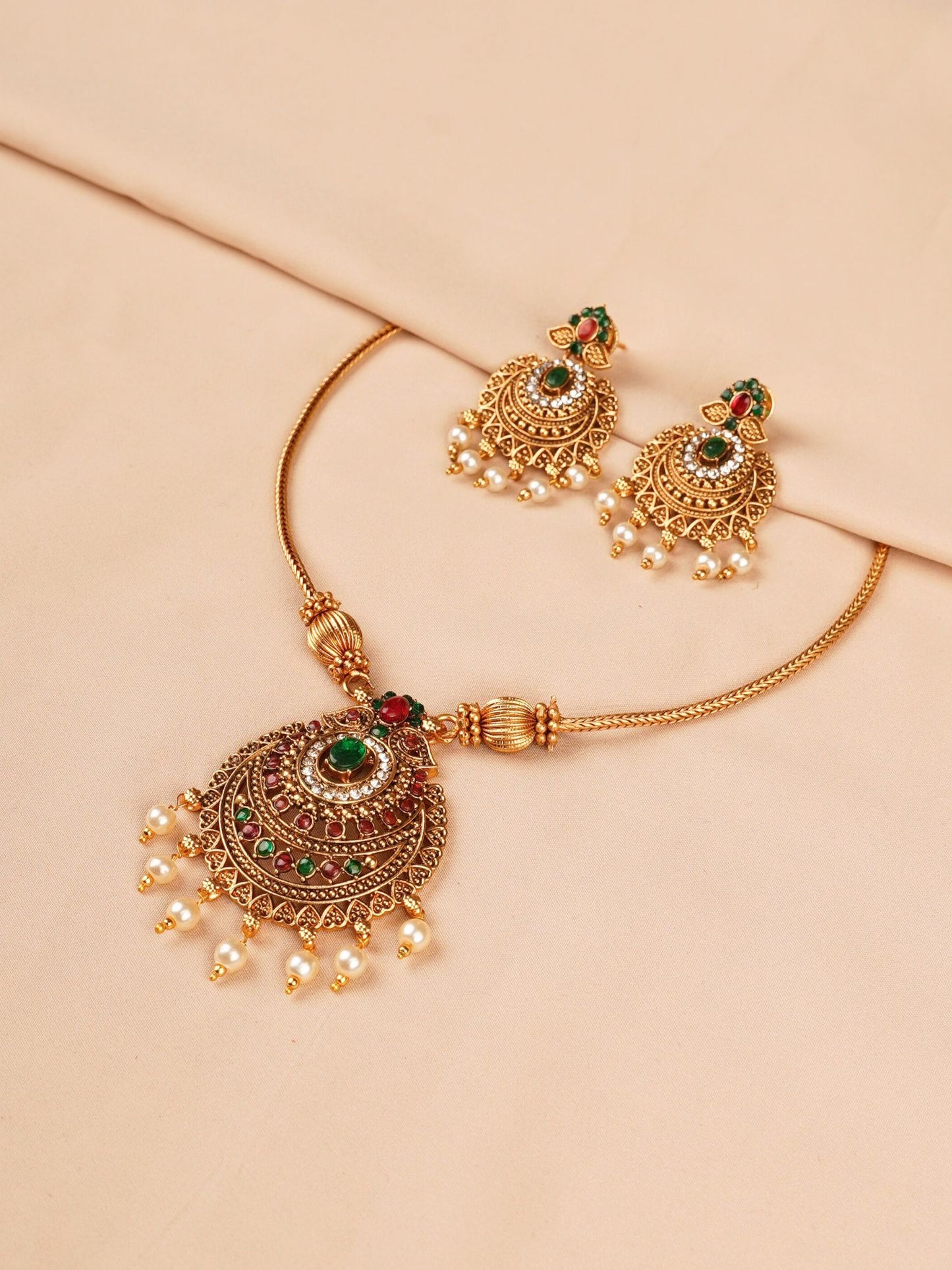 Emerald Circular Pendant Necklace Set