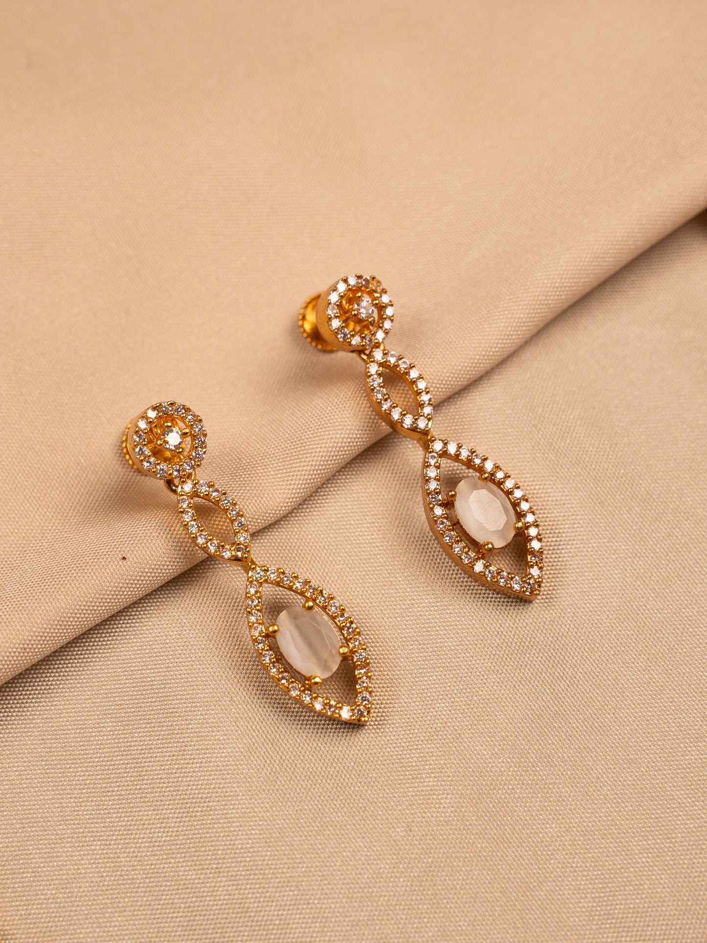 Crystal Glow Drop Necklace Set – Grey Stone & Gold Polish