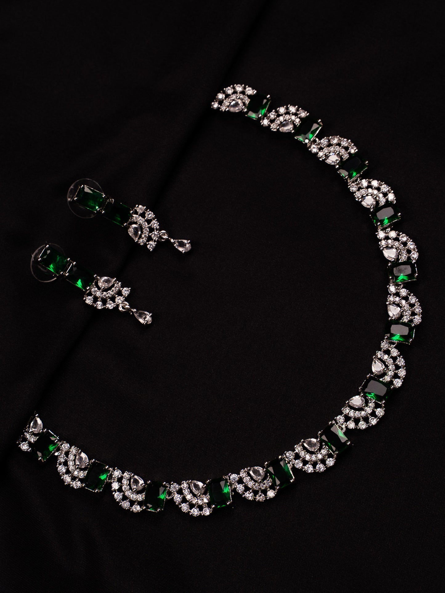 Emerald Elegance Choker Necklace Set