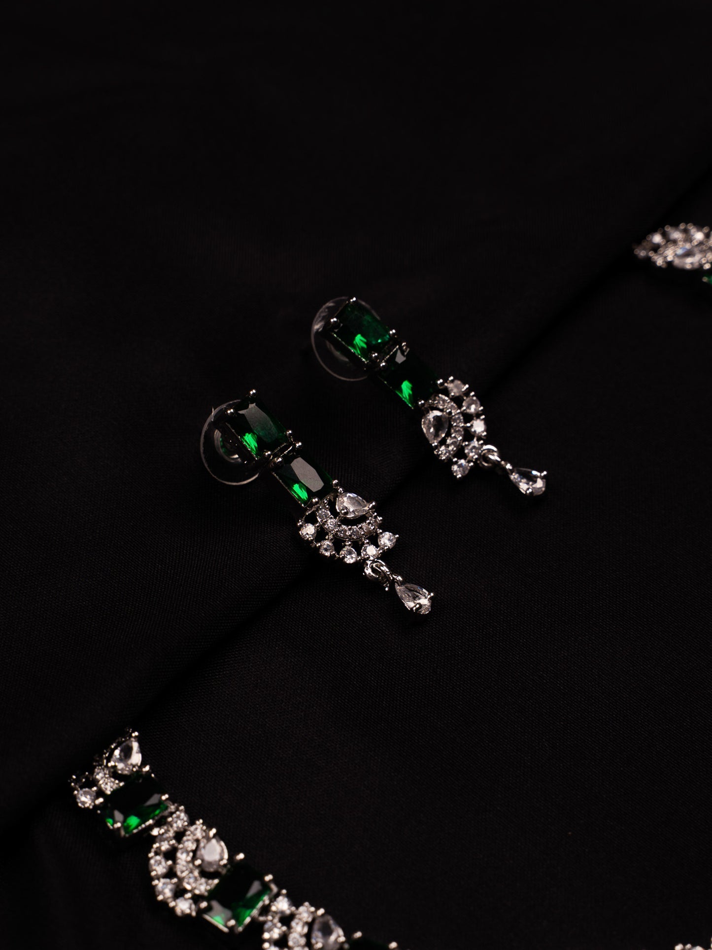 Emerald Elegance Choker Necklace Set