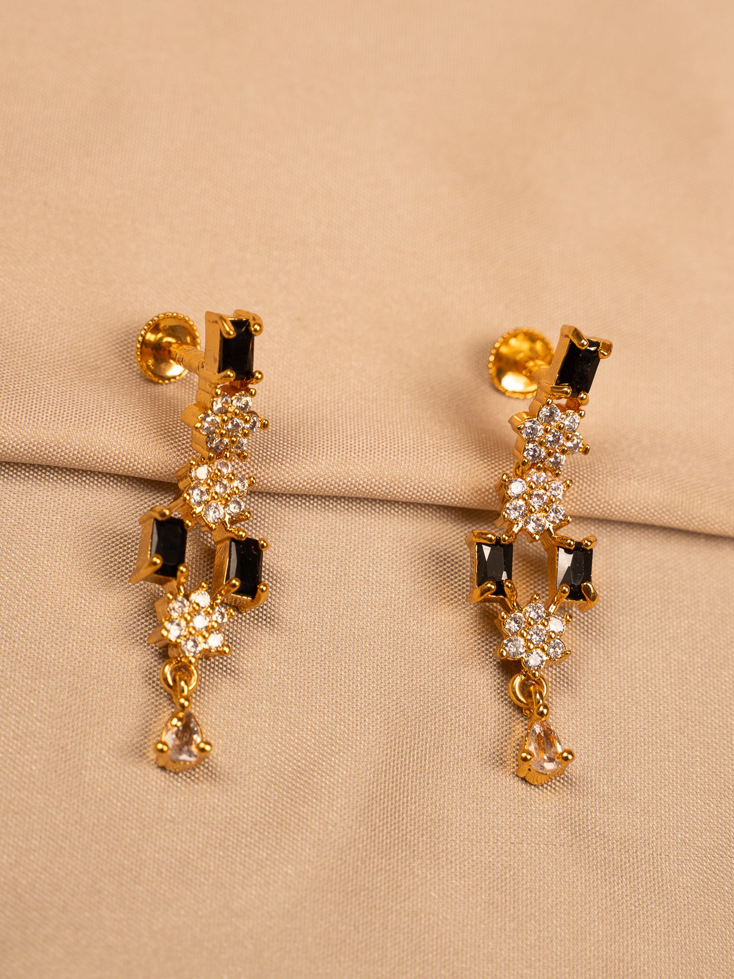 Black & White Stone Floral Necklace Set with Geometric Accents