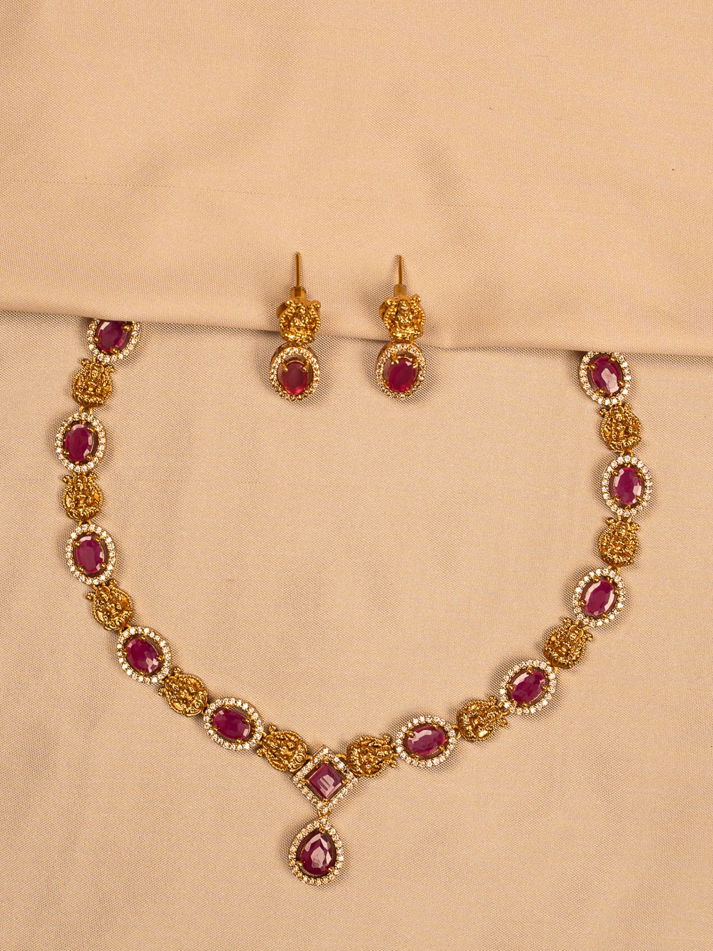 Regal Ruby Oval Necklace Set with Textured Gold Links