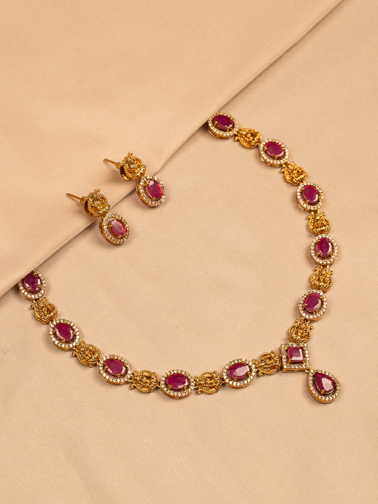 Regal Ruby Oval Necklace Set with Textured Gold Links