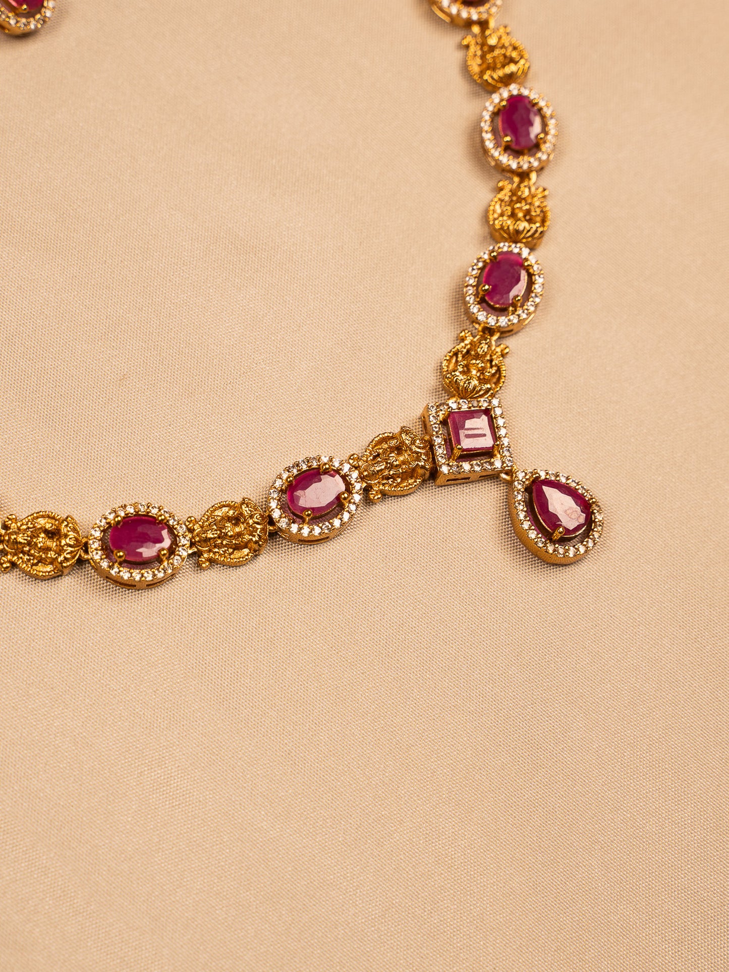 Regal Ruby Oval Necklace Set with Textured Gold Links