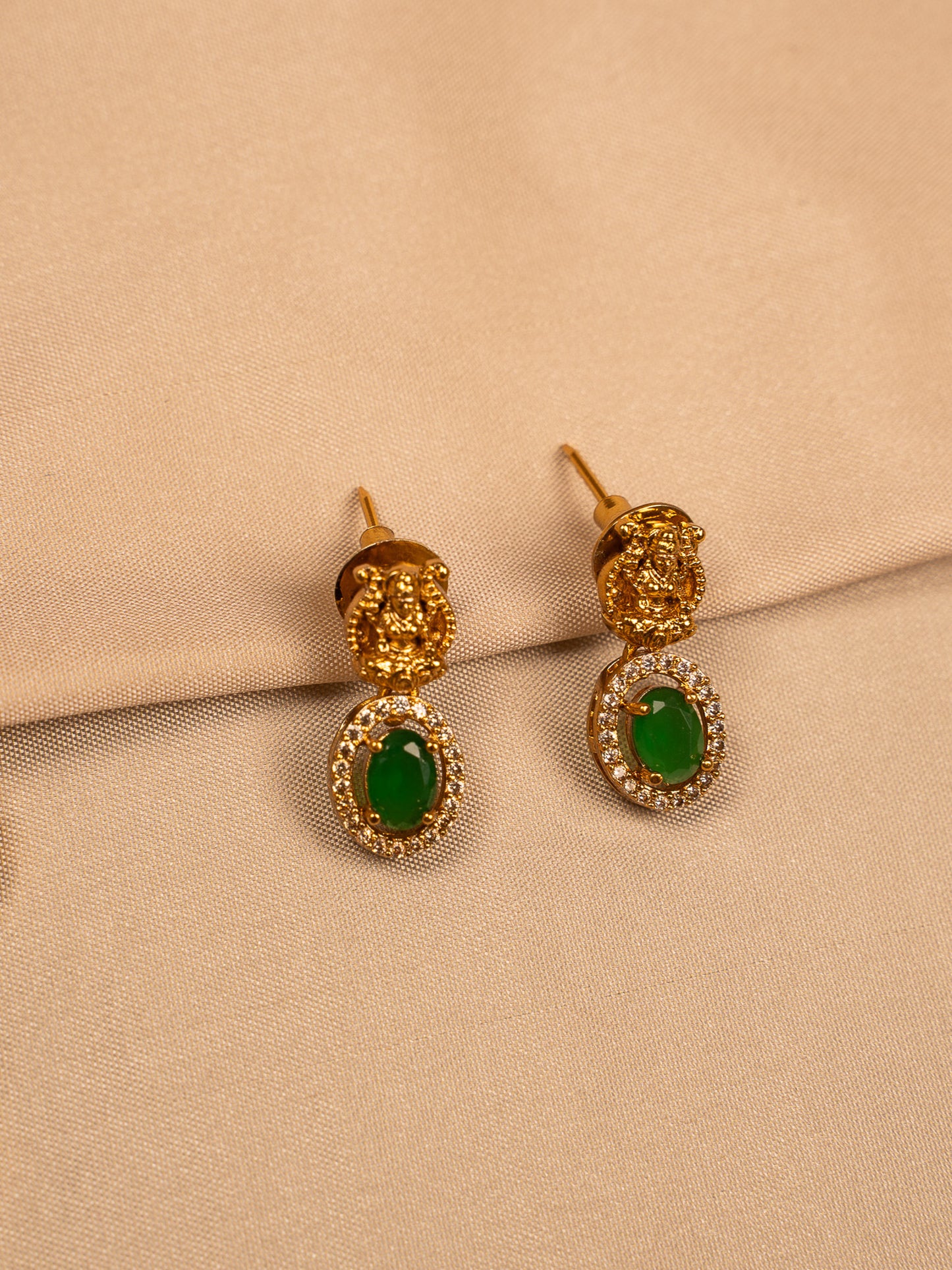 Elegant Green Stone Necklace Set with Gold Filigree Accents