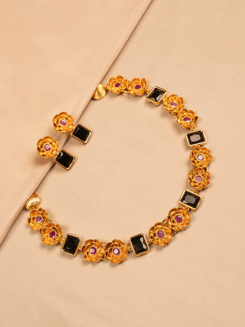 Elegant Black Stone and Floral Gold-Plated Necklace Set with Earrings