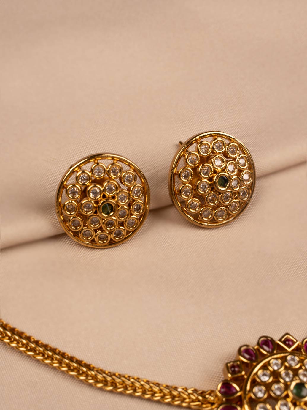 Necklace With Round Pendant Temple jewellery design KC310