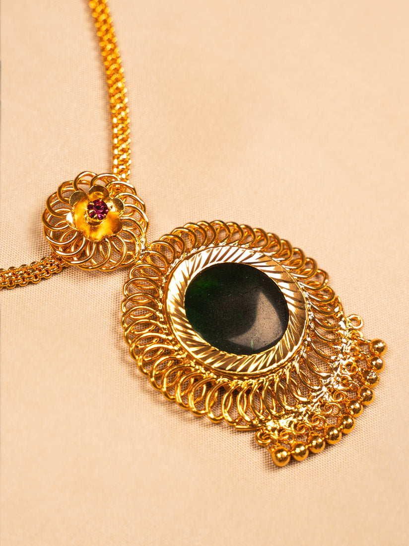 Elegant Spiral Palakka Necklace with Green Enamel Pendant