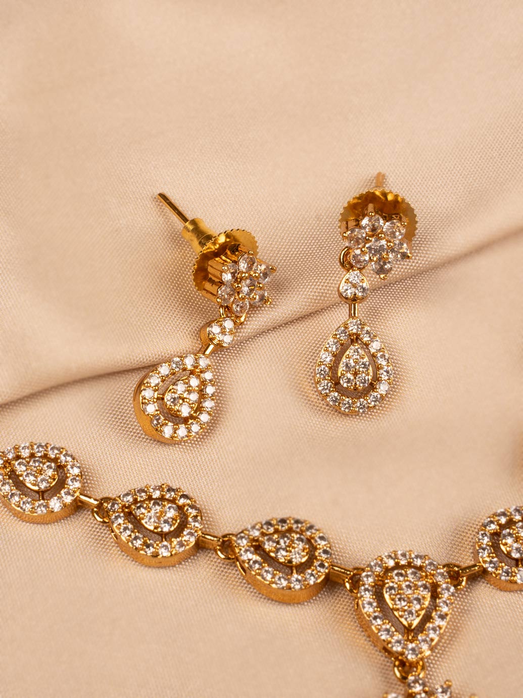 Elegant White Jewellery Necklace Set KC320