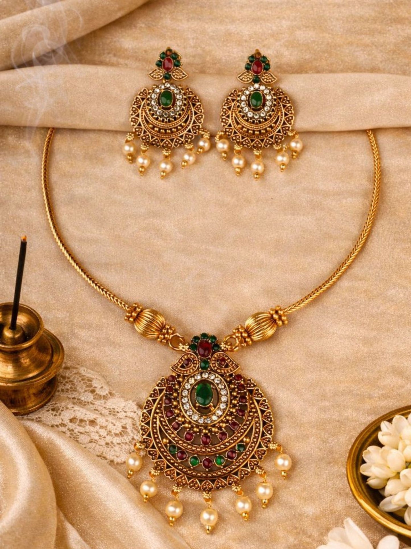 Emerald Circular Pendant Necklace Set