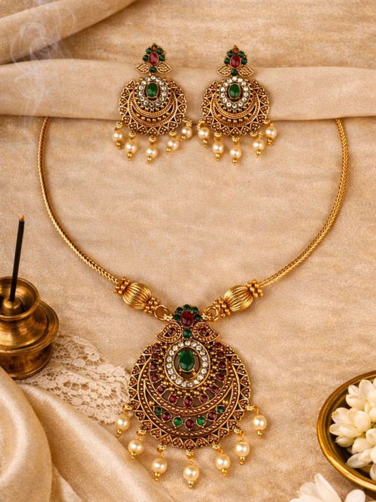 Emerald Circular Pendant Necklace Set