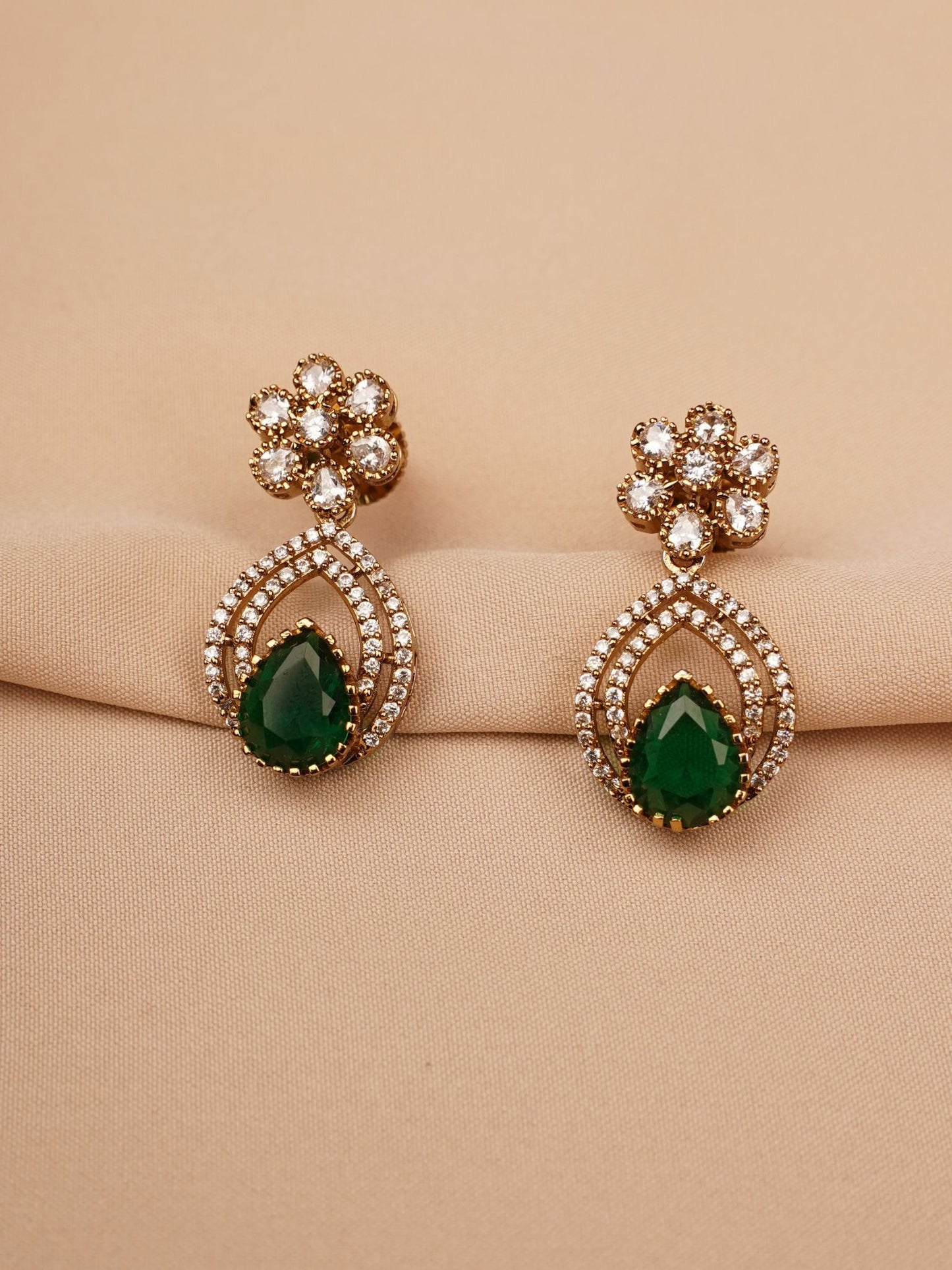 Regal Ruby–Emerald Floral Engraved Necklace & Earrings Set