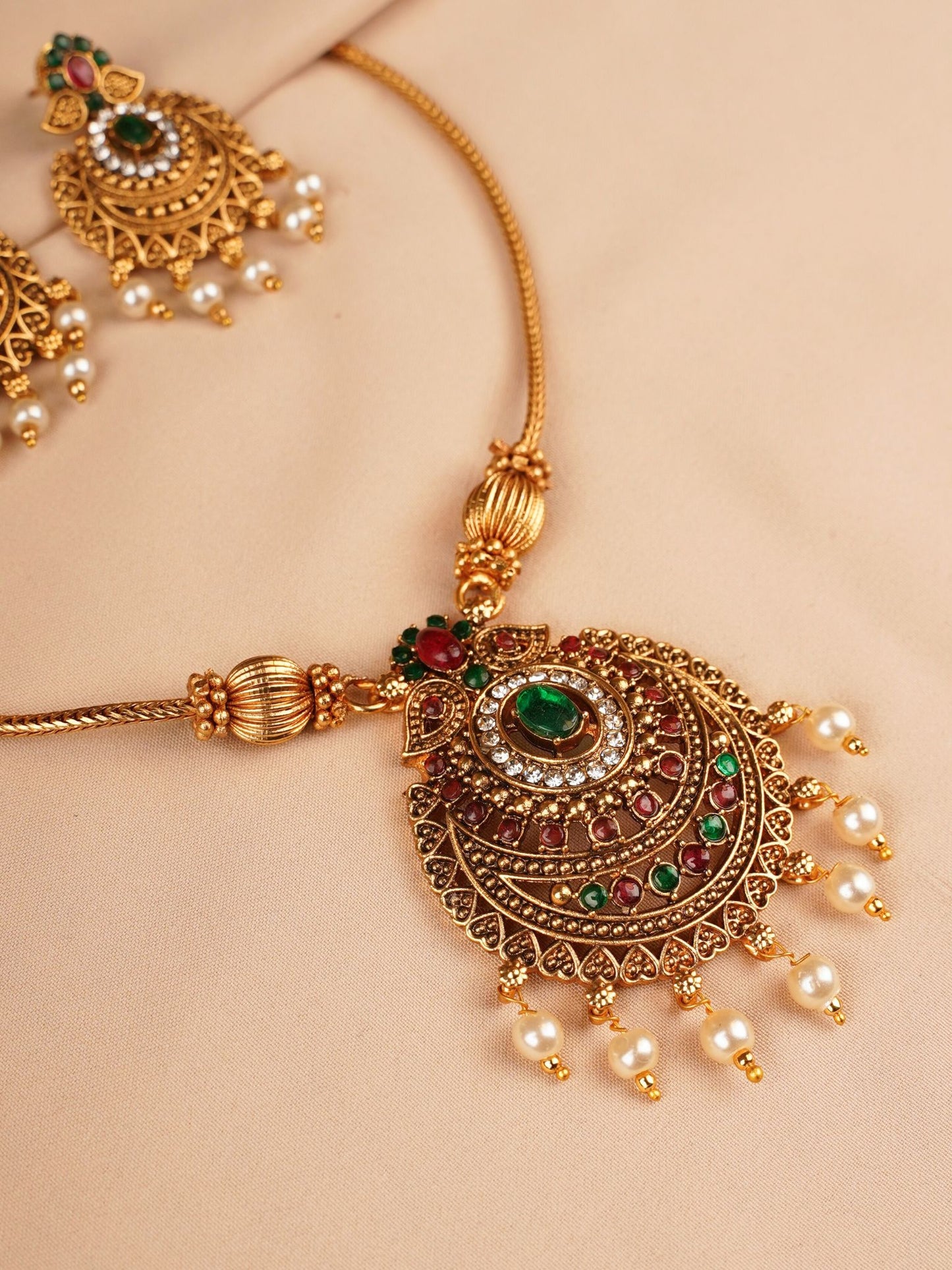 Emerald Circular Pendant Necklace Set