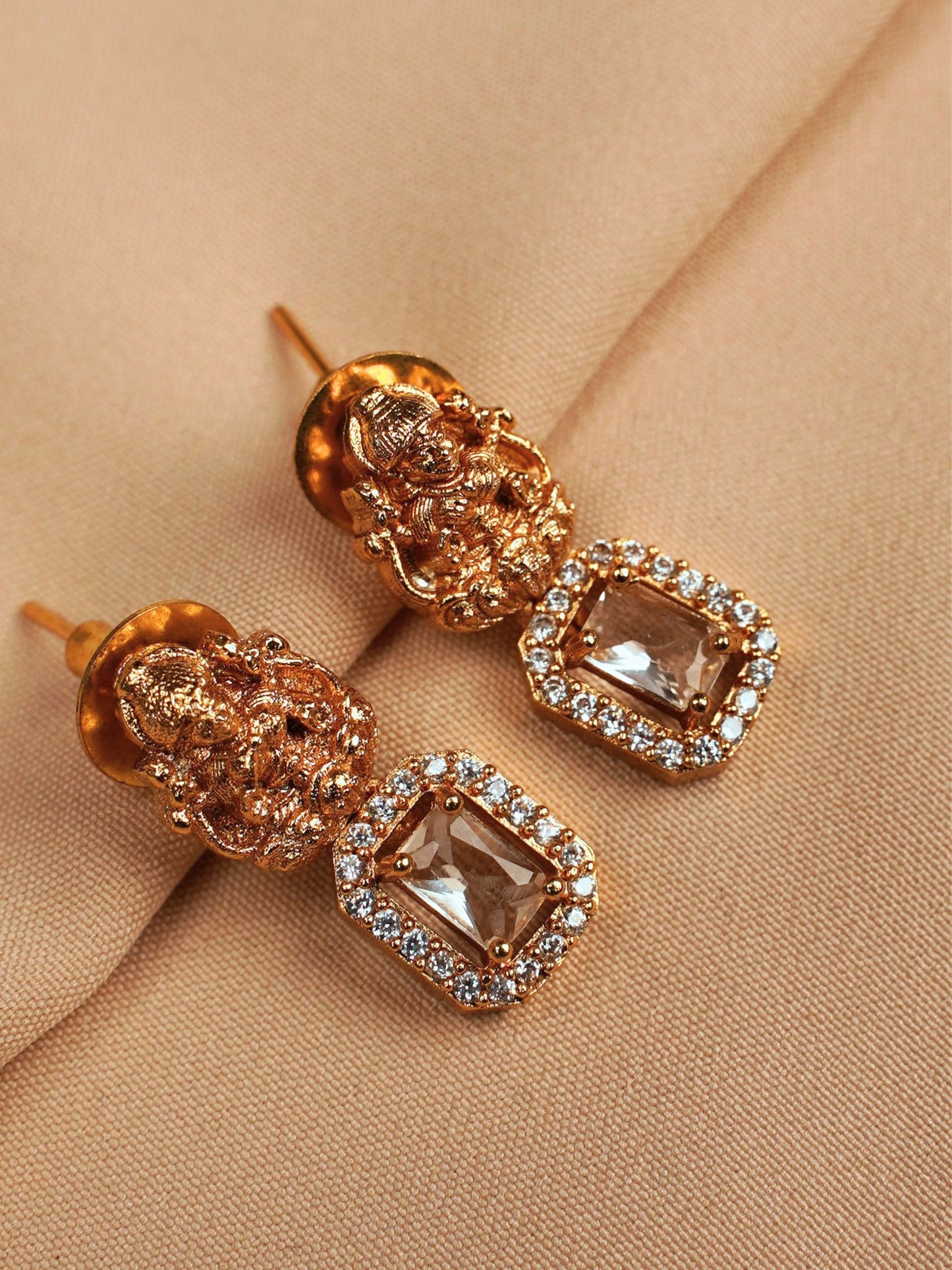 White Stone Necklace Set