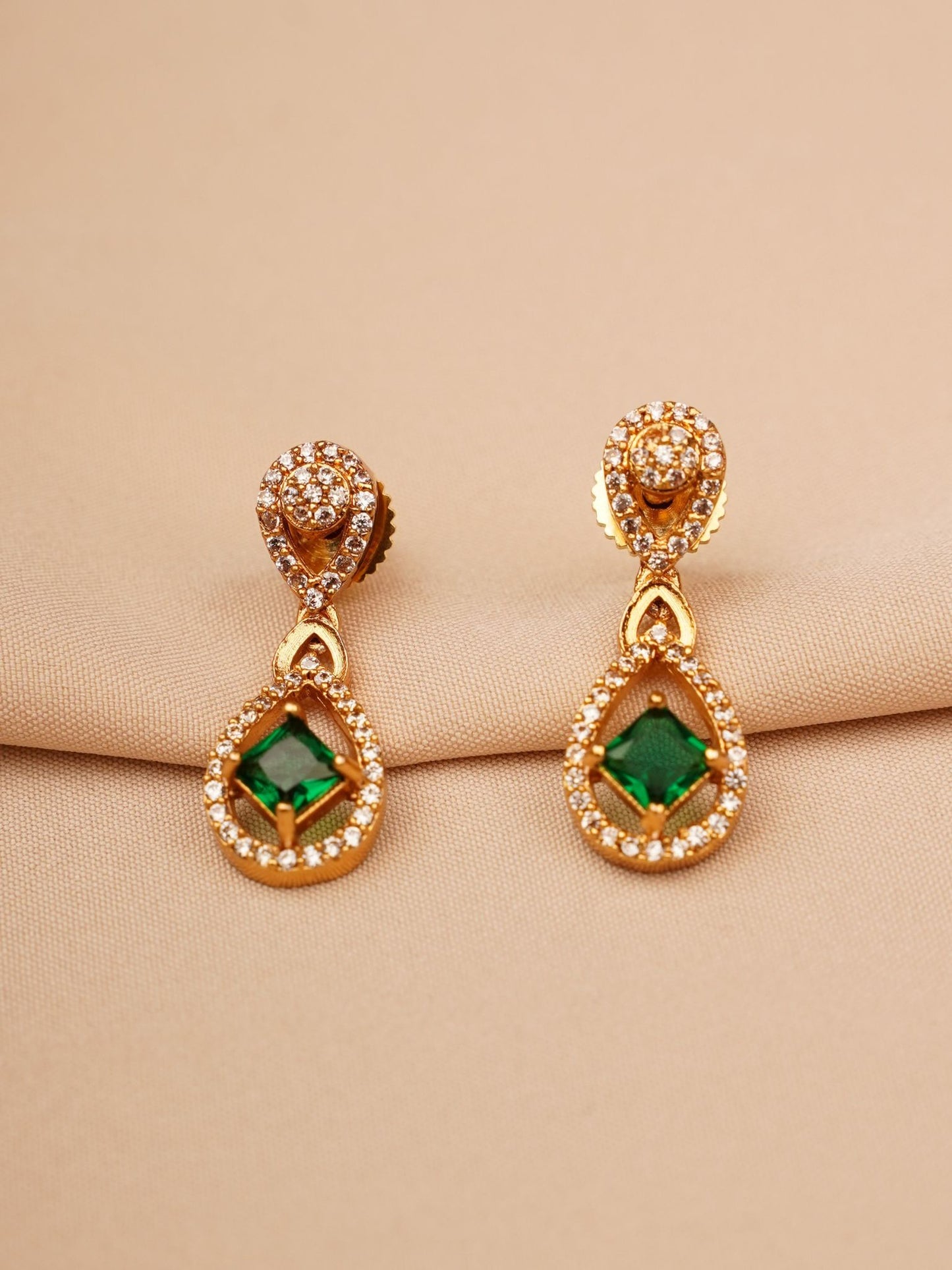 Emerald Mirage Teardrop Necklace & Earrings Set