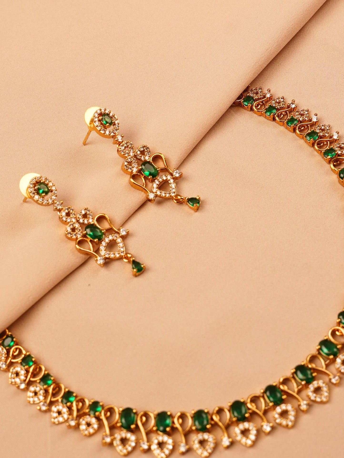 Emerald Heartlink Necklace Set