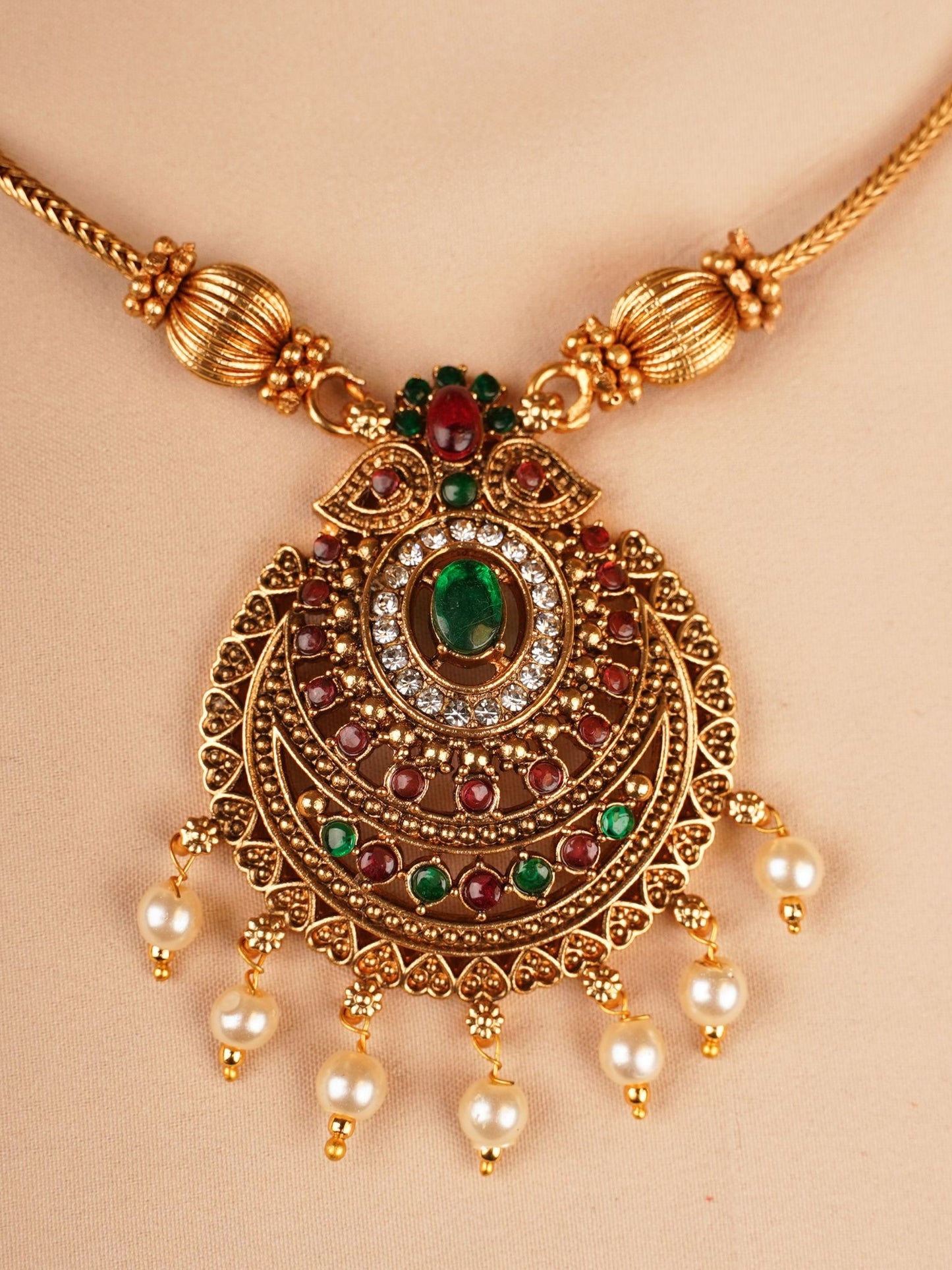 Emerald Circular Pendant Necklace Set