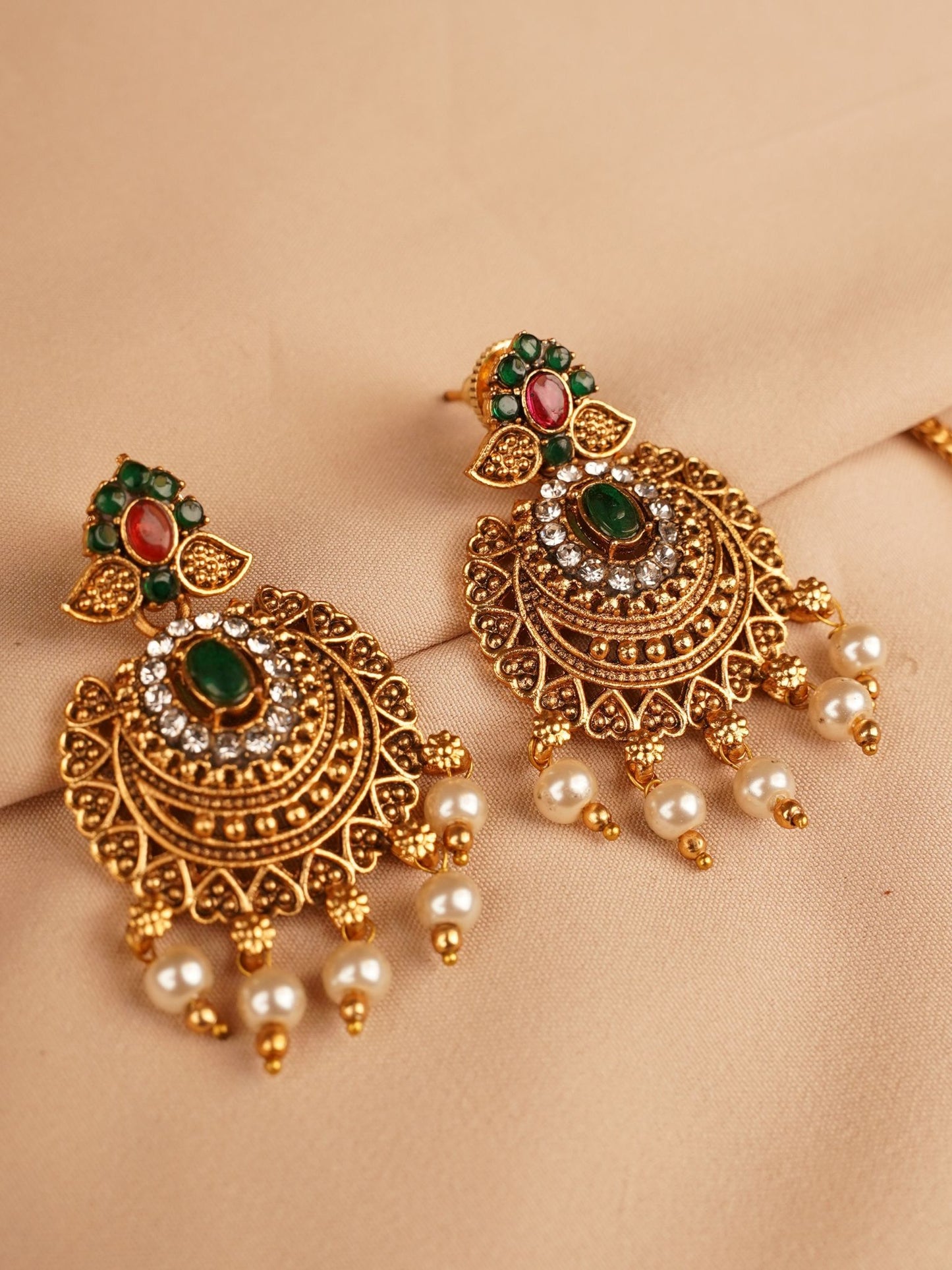 Emerald Circular Pendant Necklace Set