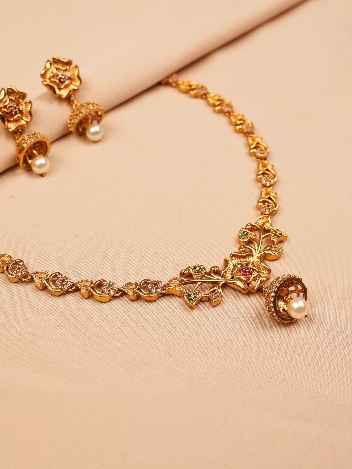 Floral Belle Pearl Necklace Set