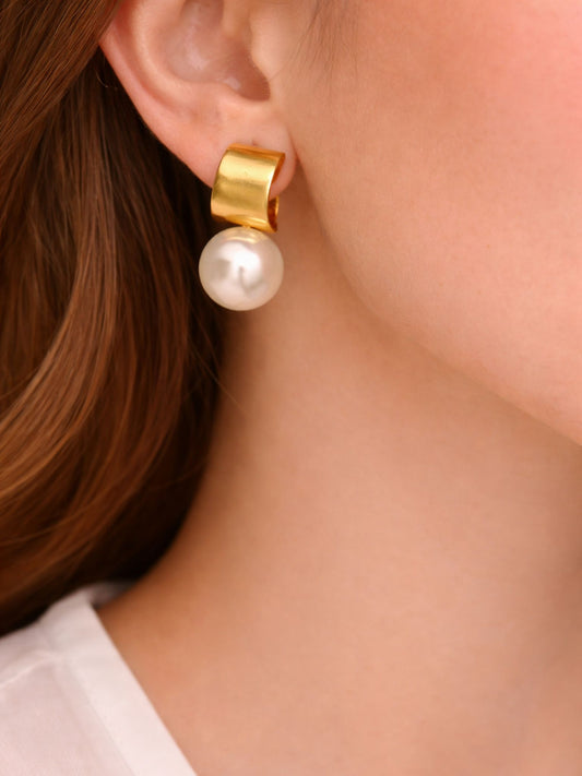Golden Pearl Curve Stud Earrings