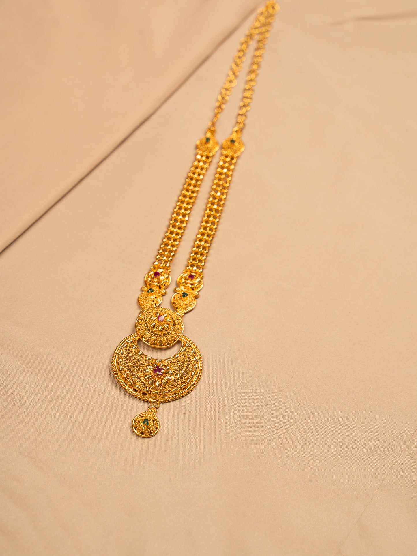 Temple-Inspired Antique Gold Necklace with Intricate Filigree Pendant