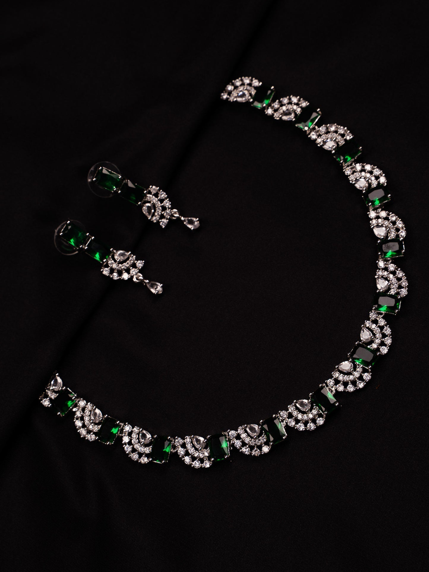 Emerald Elegance Choker Necklace Set