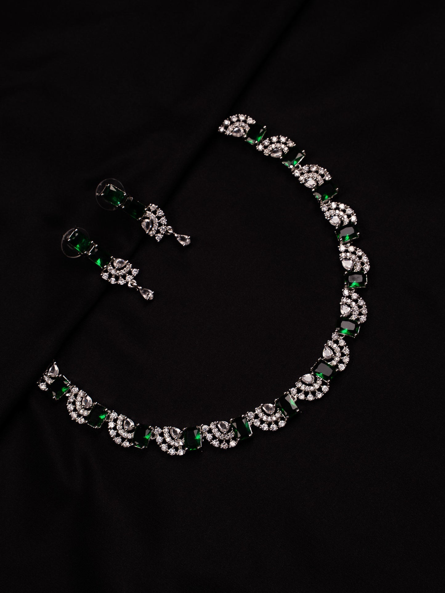 Emerald Elegance Choker Necklace Set