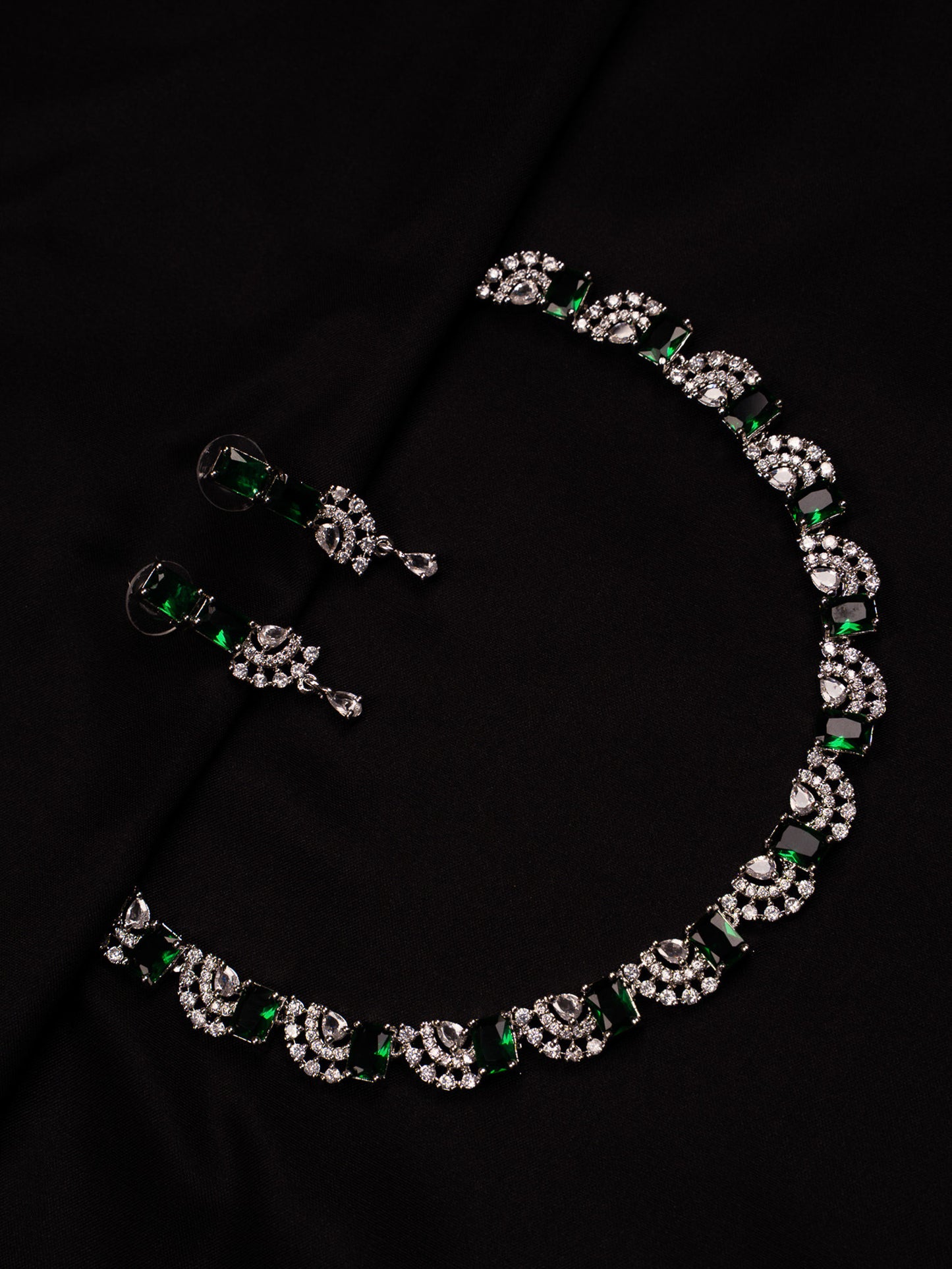 Emerald Elegance Choker Necklace Set