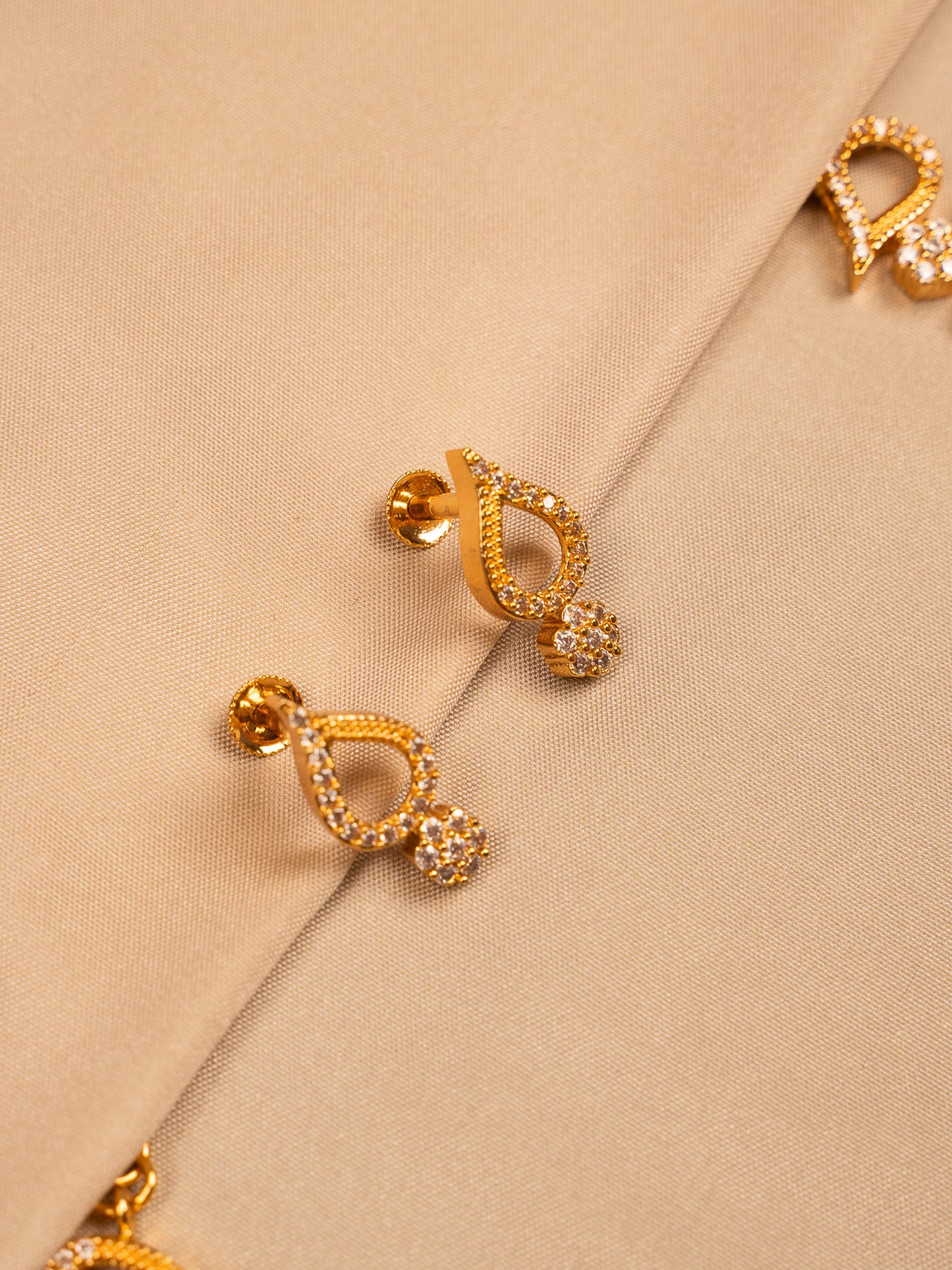 Teardrop Zircon Necklace Set with Earrings – Gold-Plated Finish