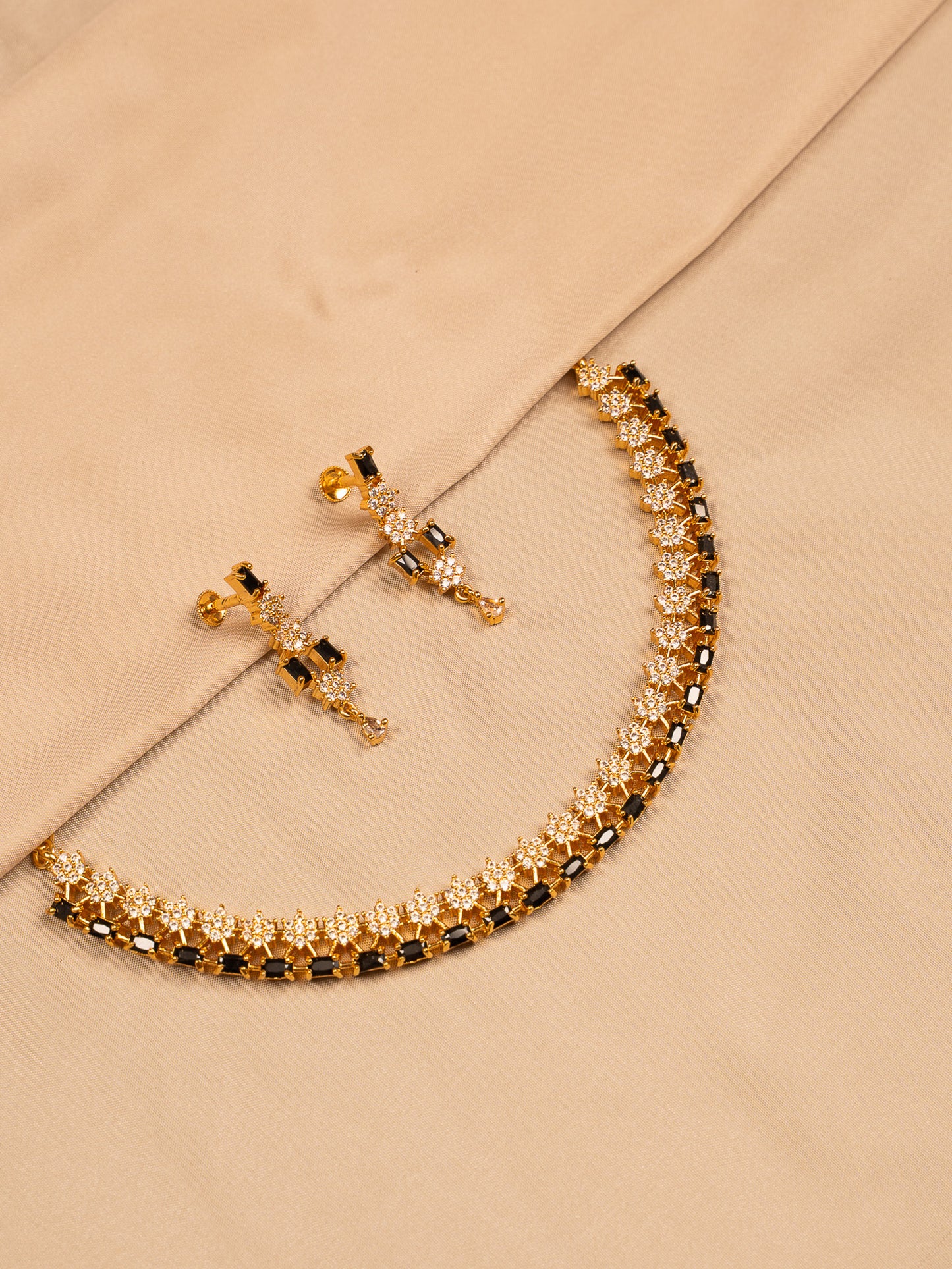 Black & White Stone Floral Necklace Set with Geometric Accents