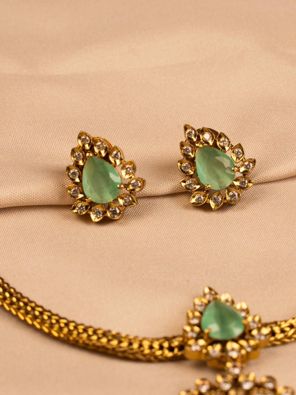 Elegant Green Stone Necklace for Weddings & Special Functions KC311