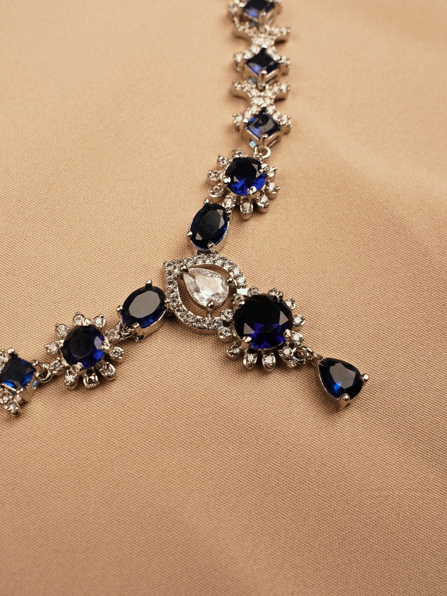 Midnight Aura Necklace Set