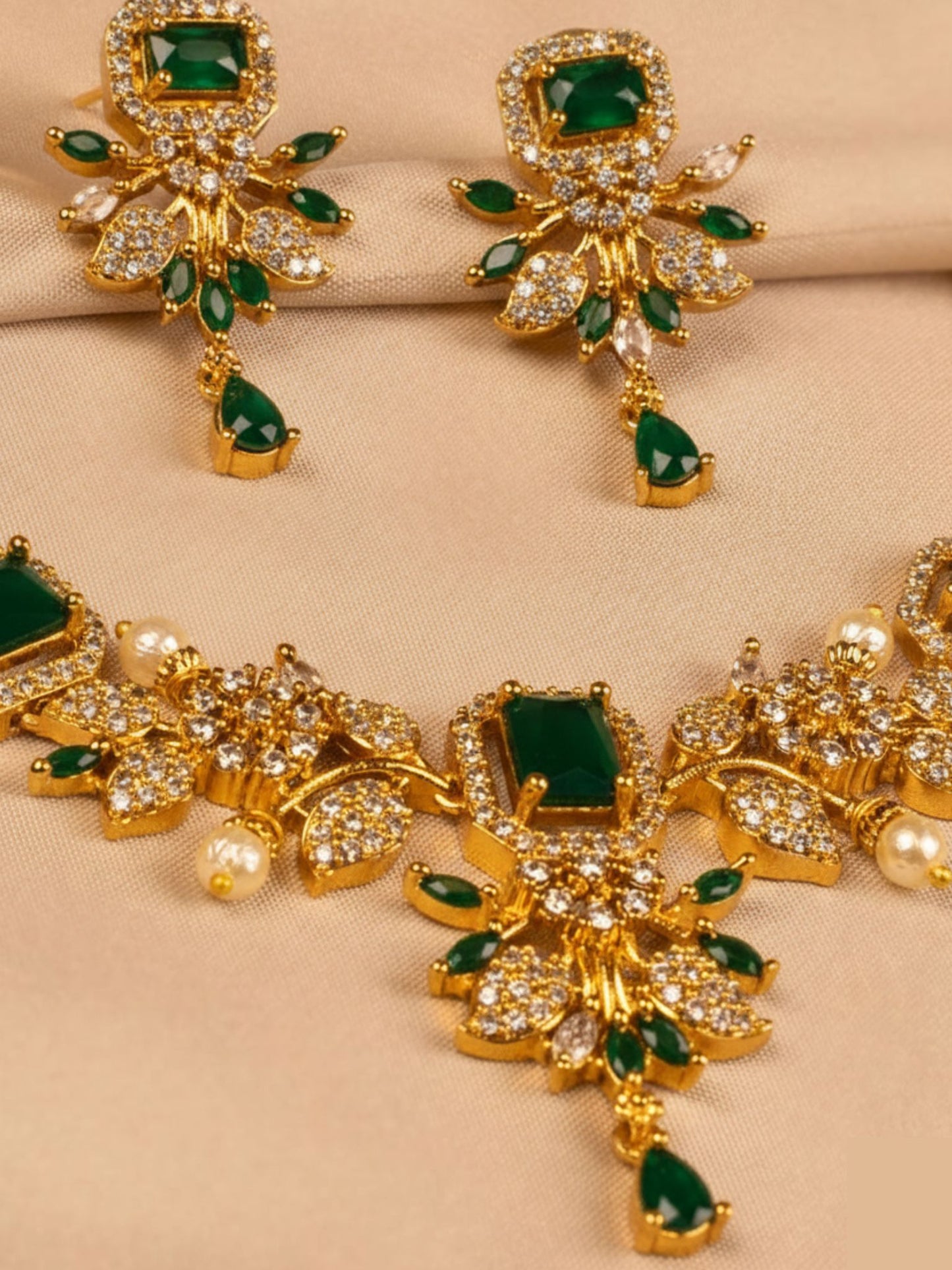 Regal Emerald Green Stone Necklace Set with Earrings