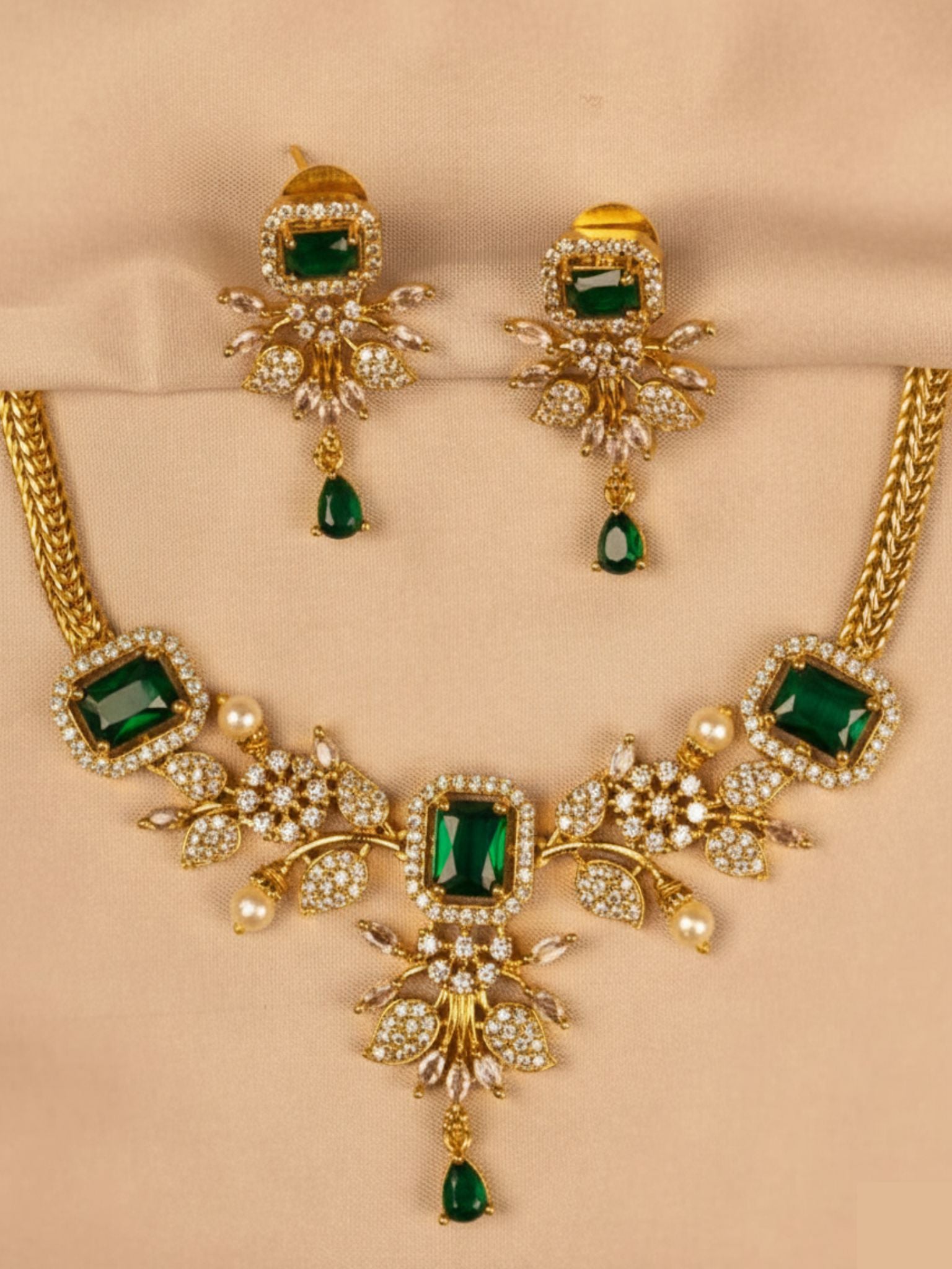 Regal Emerald Green Stone Necklace Set with Earrings