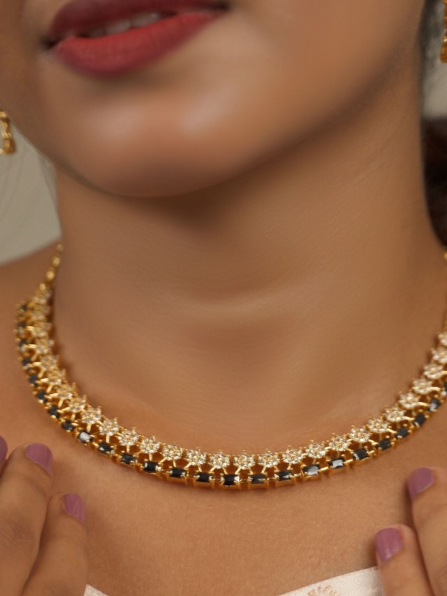 Black & White Stone Floral Necklace Set with Geometric Accents