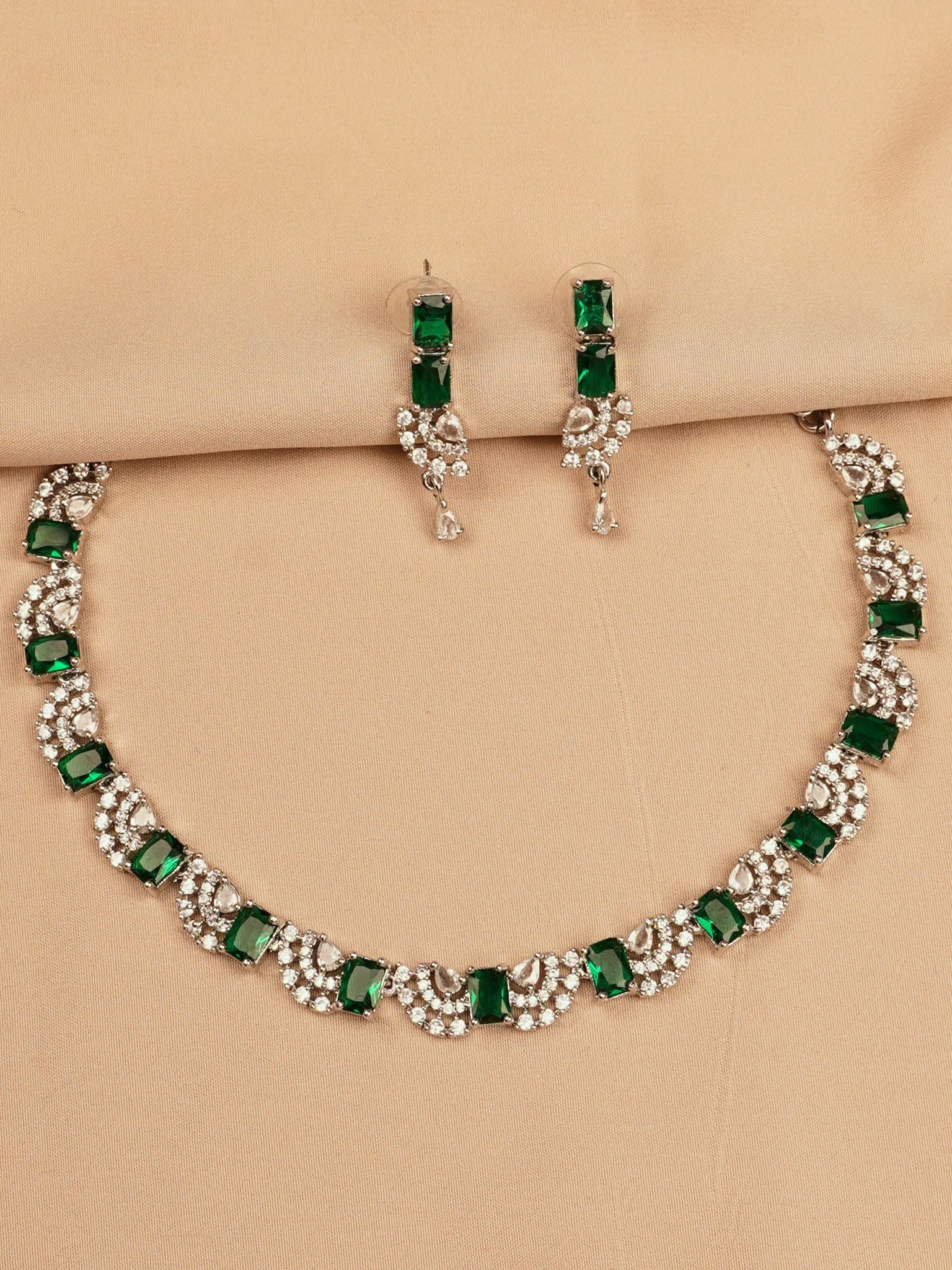 Emerald Elegance Choker Necklace Set