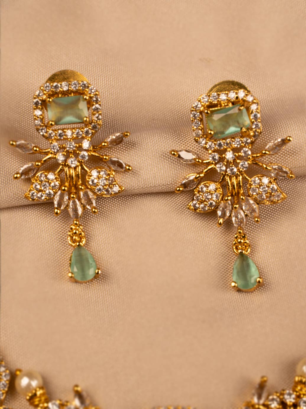 Exquisite Green and White Stone Necklace Set KC313