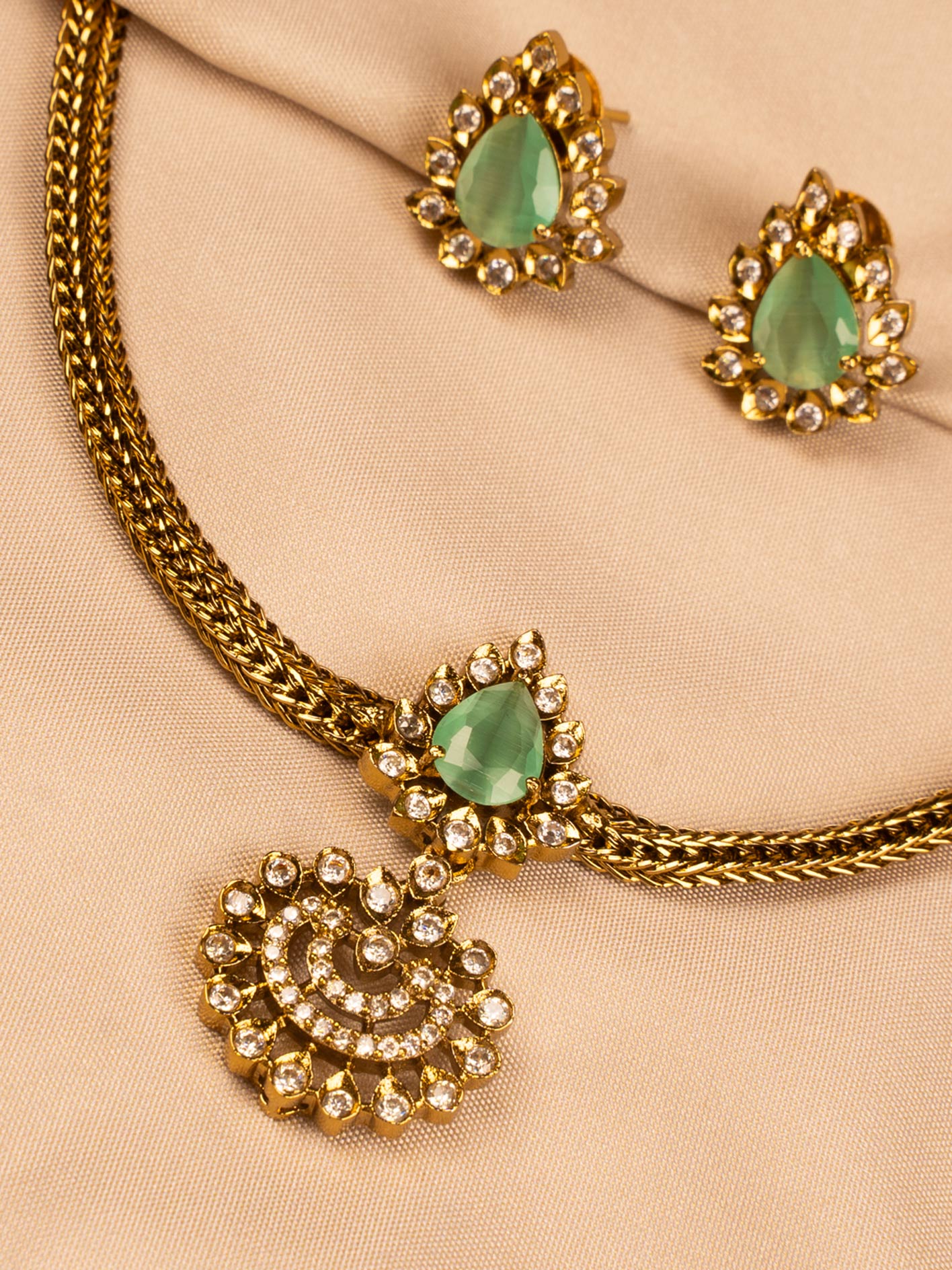 Elegant Green Stone Necklace for Weddings & Special Functions KC311