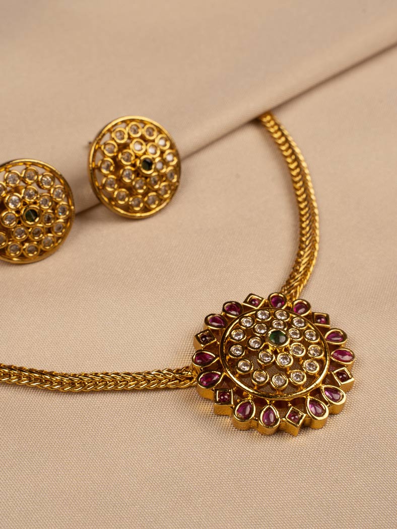 Necklace With Round Pendant Temple jewellery design KC310