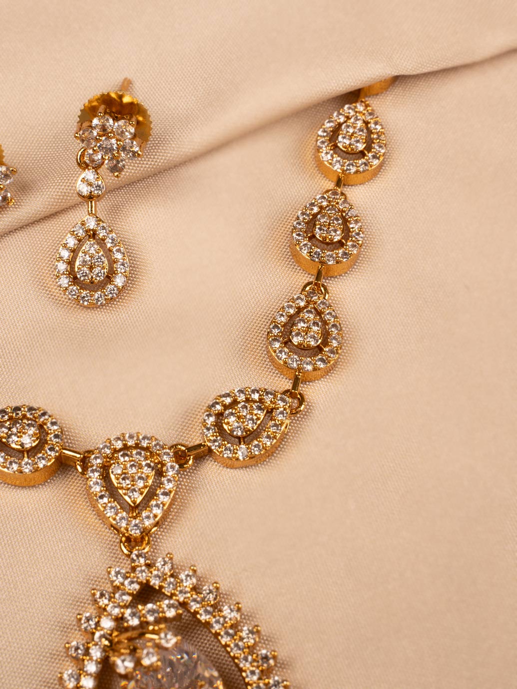 Elegant White Jewellery Necklace Set  KC320