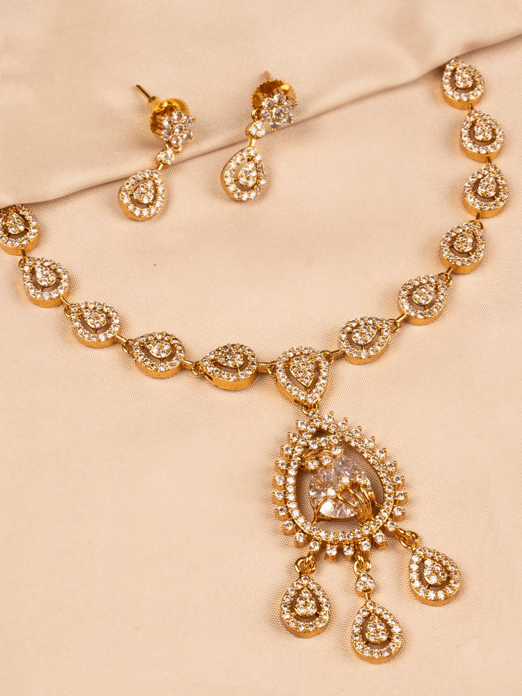 Elegant White Jewellery Necklace Set  KC320