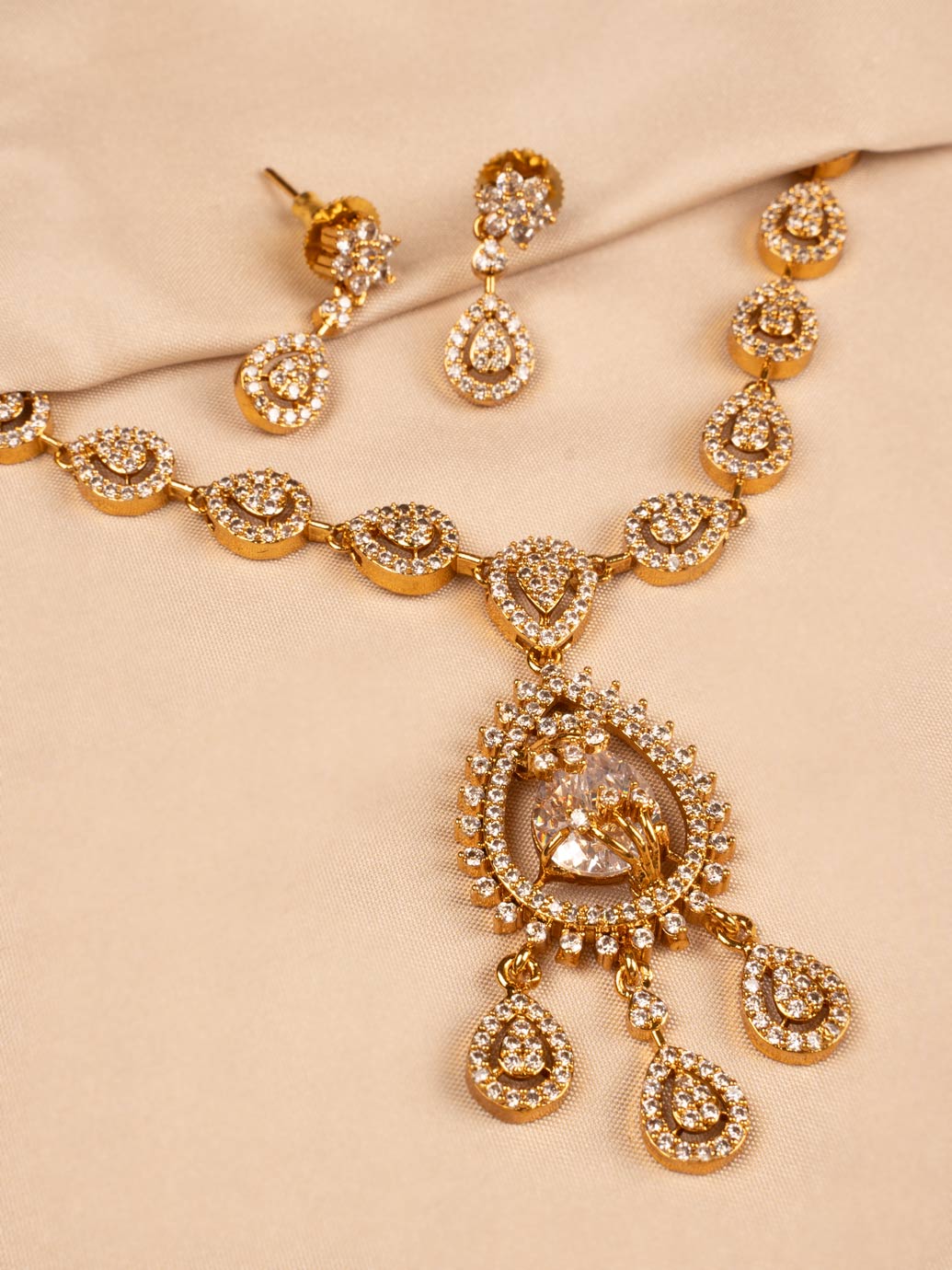 Elegant White Jewellery Necklace Set  KC320